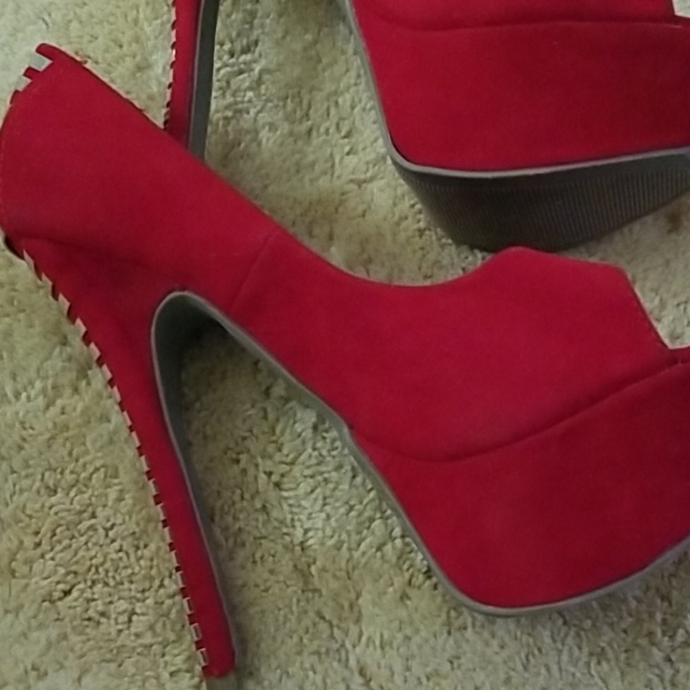 Platform Heels - Picture 4 of 5